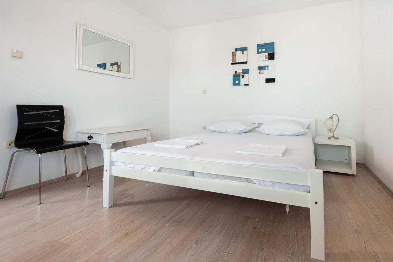 Apartments Antonija Omis Exterior photo